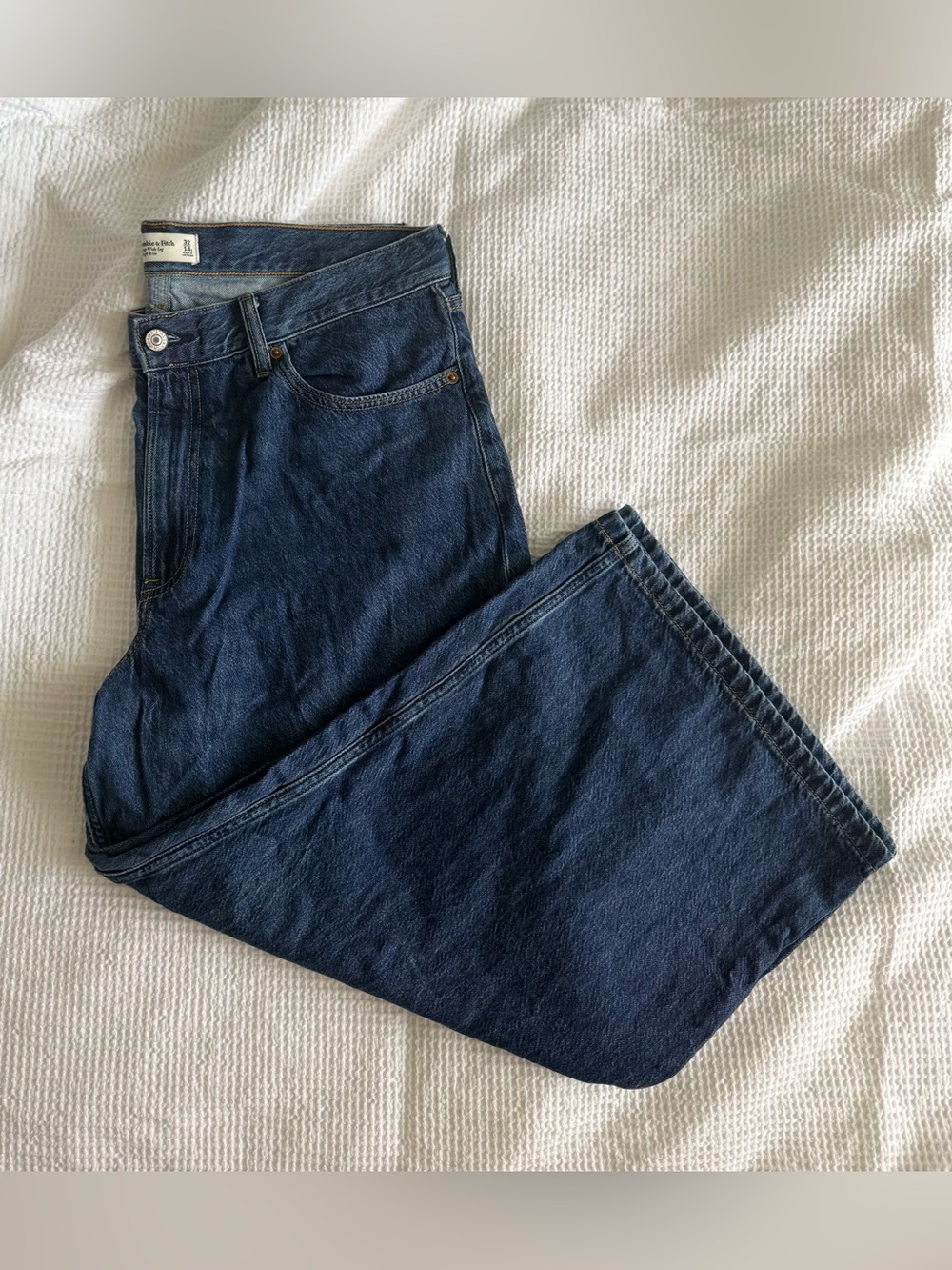 Abercrombie & Fitch High Rise Wide Leg Jeans (Cropped)